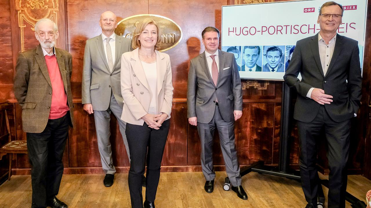 © ORF/Günther Pichlkostner Heinz Nußbaumer(Ehrenvorsitzender der Hugo Portisch Gesellschaft und ein langjähriger Wegbegleiter), Peter Schöber (ORF III-Programmgeschäftsführer), Martina Salomon (Chefredakteurin der Tageszeitung „KURIER“ und Präsidentin der Hugo Portisch Gesellschaft), Gerald Grünberger (Vorsitzender der Österreichischen Medienakademie und Geschäftsführer der Hugo Portisch Gesellschaft), Thomas Kralinger (Geschäftsführer des KURIER Medienhaus).