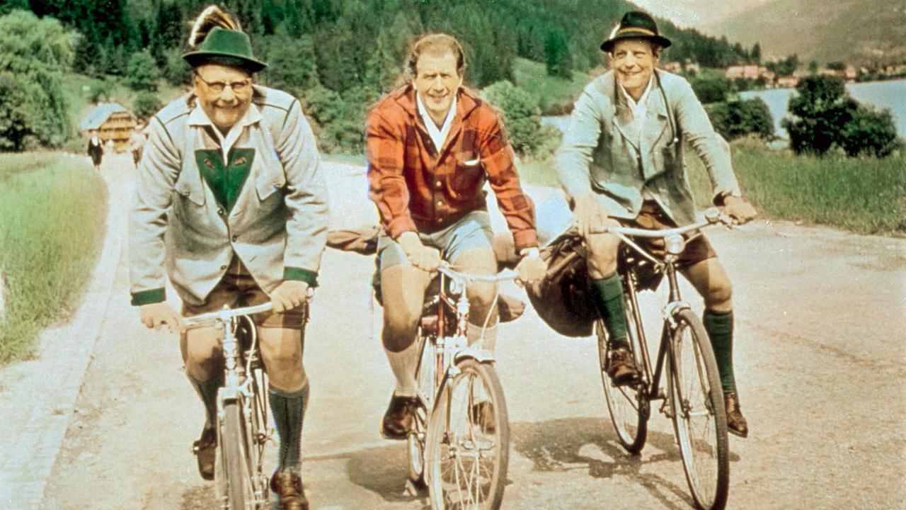 Heinz Erhardt, Hans Joachim Kulenkampff und Wolf Albach-Retty auf Fahrrädern