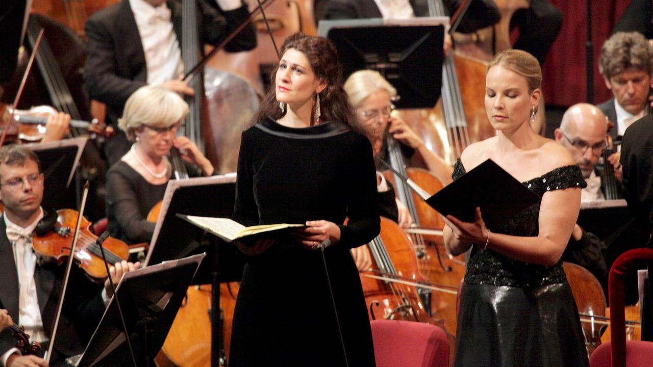 Anja Harteros, Elina Garanca singen Giuseppe Verdis "Messa Da Requiem"