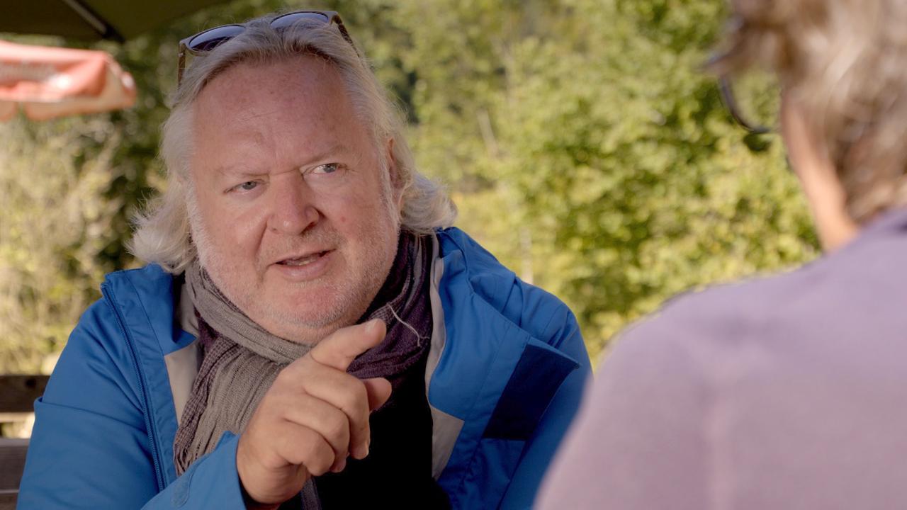 © ORF/splashfilm Österreichs Wilde Mitte - Der Luchs-Trail: Gregor Seberg auf der Klaushütte in Oberösterreich.
