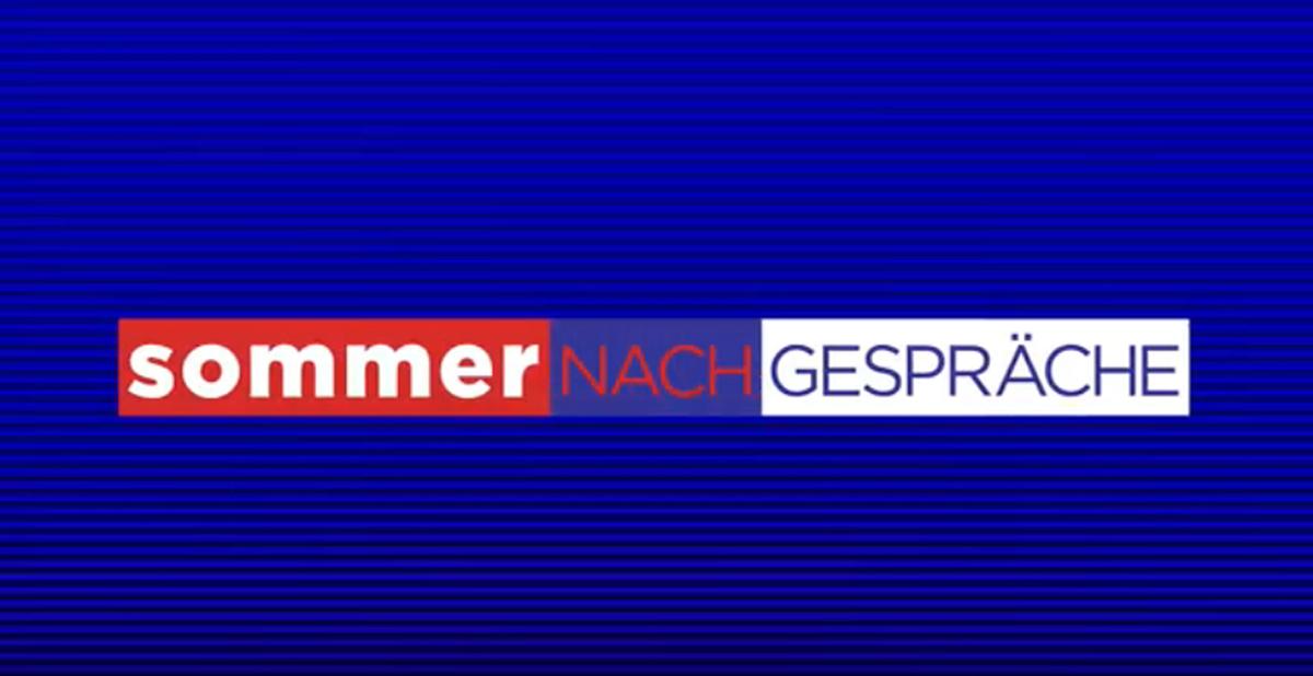 © ORF Sommer(nach)gespräche Sendungslogo blauer Hintergrund, "Sommer" in weißer Schrift auf rotem Hintergrund, "NACH" in roter Schrift auf blaubem Hintergrund, und "GESPRÄCHE" in blauer Schrift auf weißem Hintergrund.