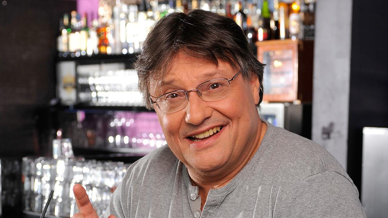 © ORF_ Robert Burda Künstlerbüro_Ralph Fischbacher Joesi Prokopetz in ‚Übrigens! Aber das nur nebenbei‘