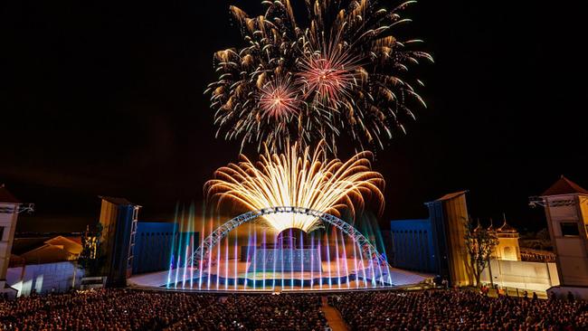 © Seefestspiele Mörbisch Feuerwerk bei der Seebühne Mörbisch