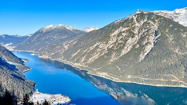 Der Achensee liegt auf einer Höhe von 900 Metern und ist der größte See Tirols