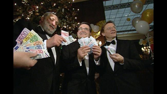 Franz Fischler, Romano Prodi und Wolfgang Schüssel mit den ersten Euro-Scheinen