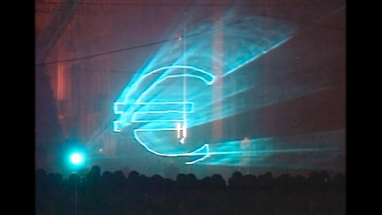 © ORF/Interspot Film Lichtinstallation Eurozeichen Jänner 2002.