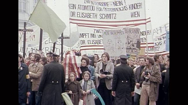 Demonstration gegen die Inbetriebnahme des Kernkraftwerks