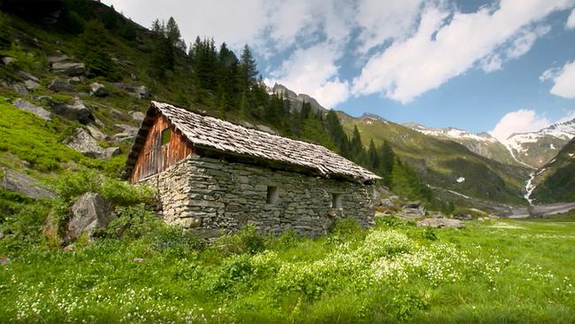 Steinhaus in den Bergen Südtirols