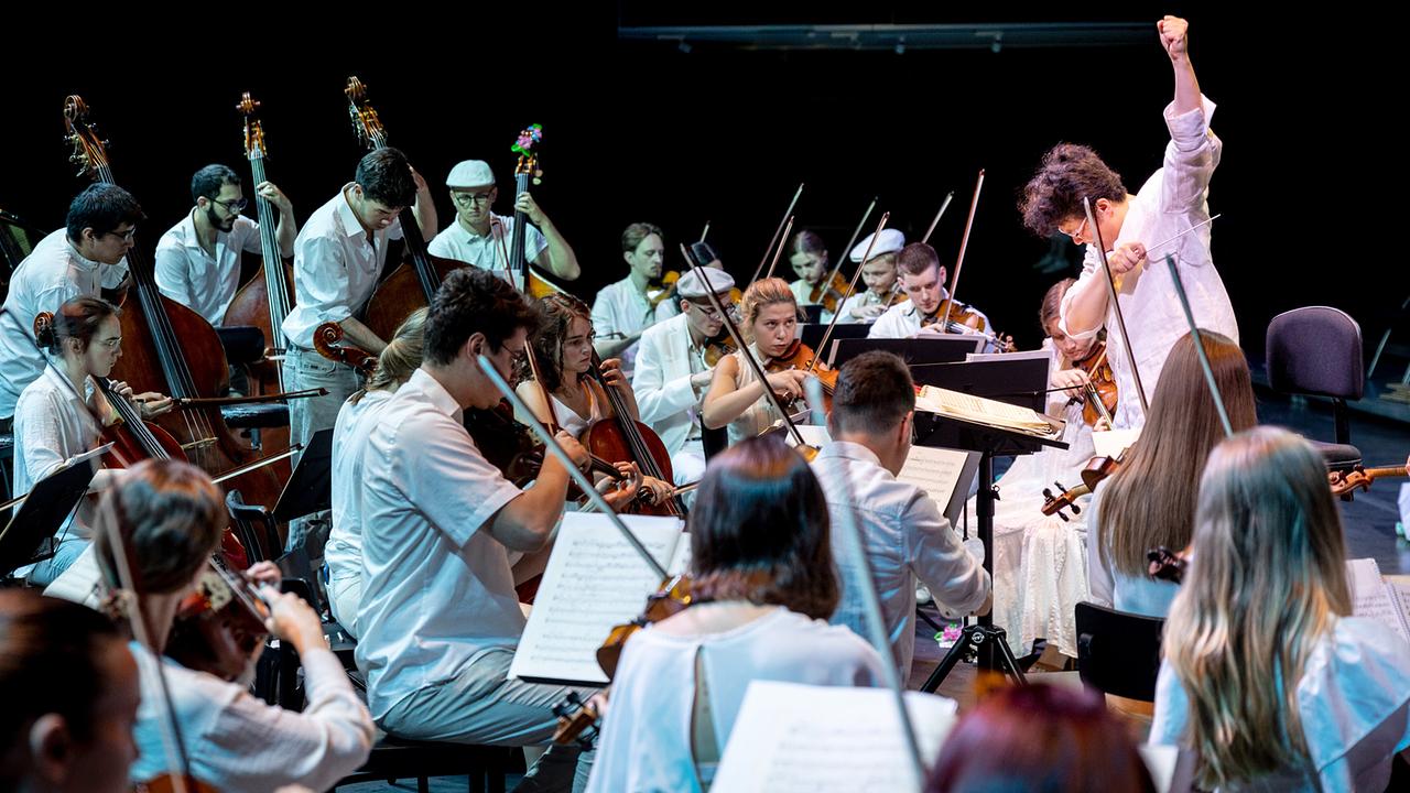© ORF/styriarte/Nikola Milatovic „Unendliche Weiten“ - Holst und Williams von der Styriarte 2025: Mei-Ann Chen, Styriarte Youth Orchestra
