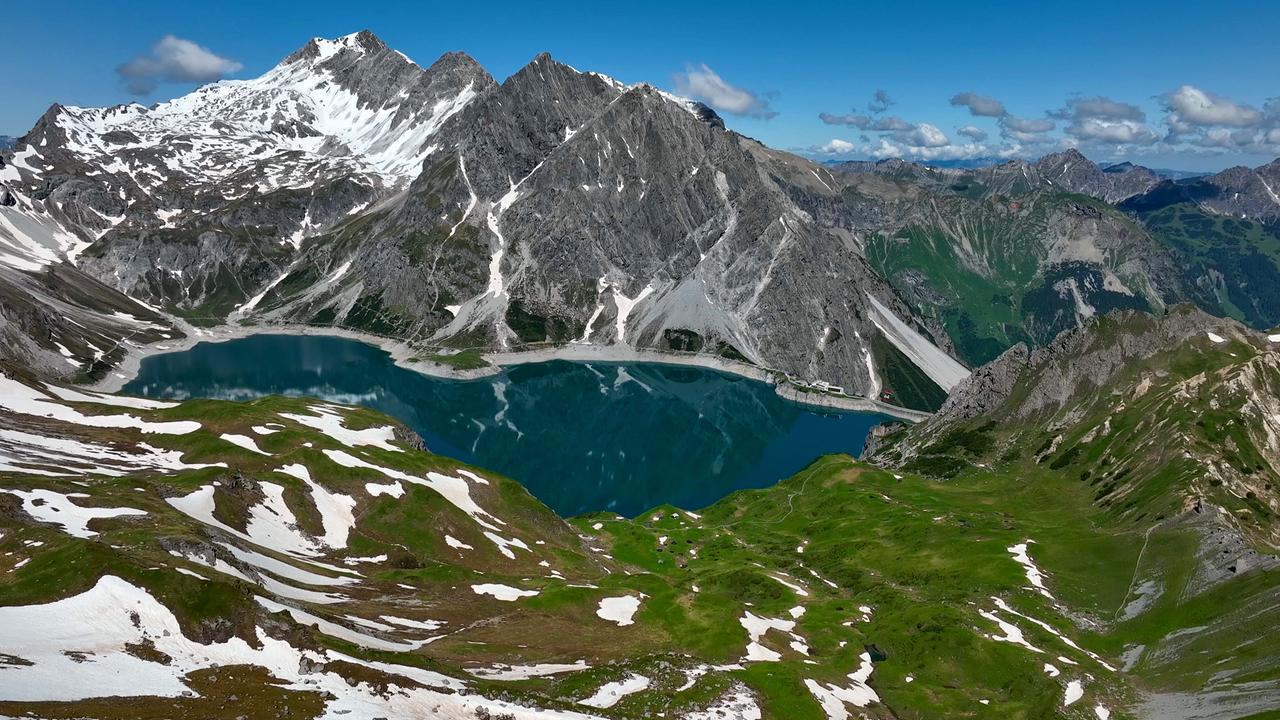 Bergsee Schesaplana Gipfel im Hintergrund