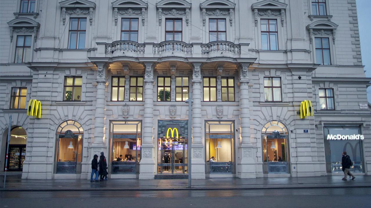 Das Palais Wertheim wurde 1974 landesweit bekannt, als die erste McDonalds-Filiale Österreichs hier einzog.
