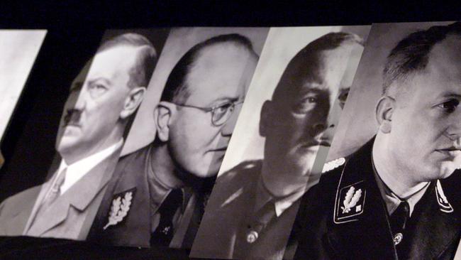 (v. li.) Adolf Hitler, Hugo Jury, Hubert Klausner, Gustav Adolf Scheel