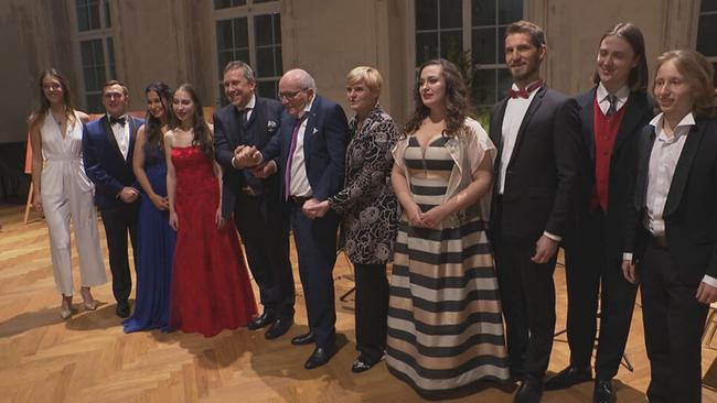 © ORF / Seitenblicke Gruppenbild der PreisträgerInnen mit Hans Staud