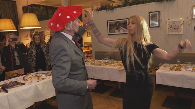 Yvonne Rueff und Hannes Nedball tanzen miteinander 