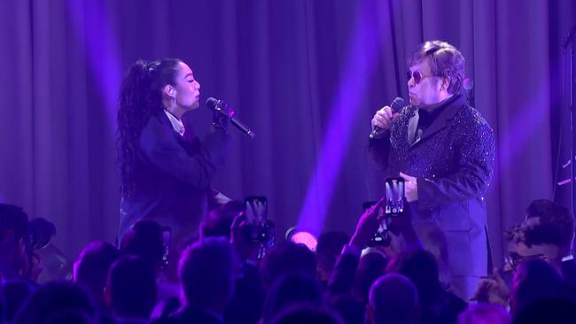 Rina Sawayama und Elton John singen gemeinsam auf der Party