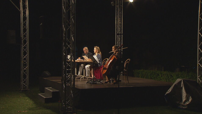 Alma Hasun, Roland Koch und Anna Starzinger auf der Bühne im Thermalbad Vöslau 