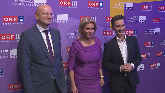 © ORF / Seitenblicke Peter Schöber, Kathrin Zierhut-Kunz, Roland Weißmann vor ORF III Tafel