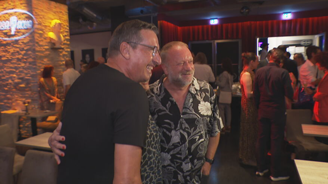 © ORF / Seitenblicke Viktor Gernot und Reinhard Nowak posieren für ein Foto bei der Casanova-Feier