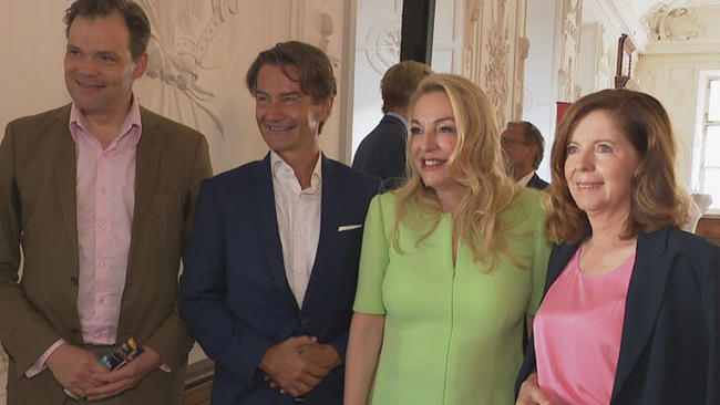 © ORF / Seitenblicke Fotoshooting von unter anderem Festspielpräsidentin und ORF Generaldirektor