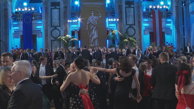 Volle Tanzfläche beim Juristenball 2026 in der Wiener Hofburg