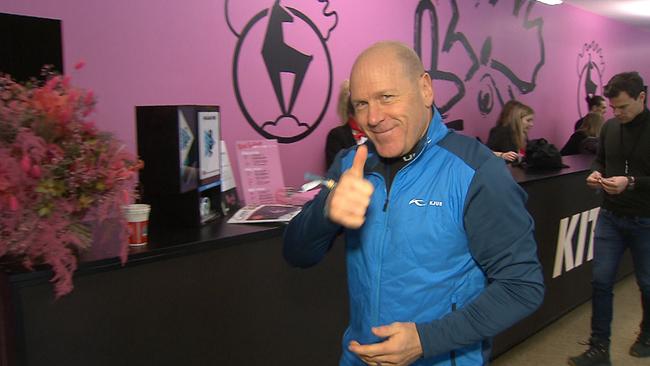 © ORF / Seitenblicke Didier Cuche zeigt der Kamera einen Daumen nach oben