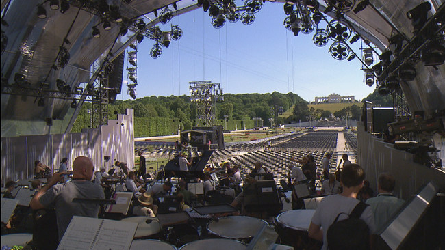Blick auf Schönbrunn und die Gloriette aus Perspektive des Orchesters