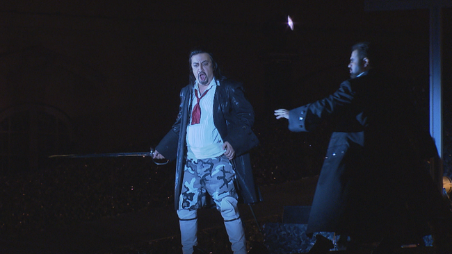 Zurab Zurabishvili als "Don Alvaro" mit langem Schwert und weit geöffnetem Mund