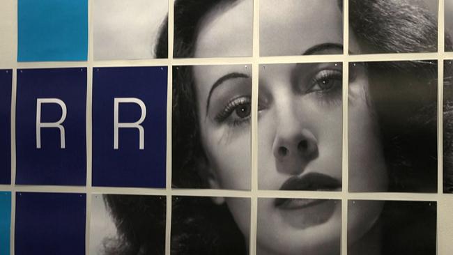 © ORF / Seitenblicke Ausstellungsplakat mit dem Gesicht von Hedy Lamarr