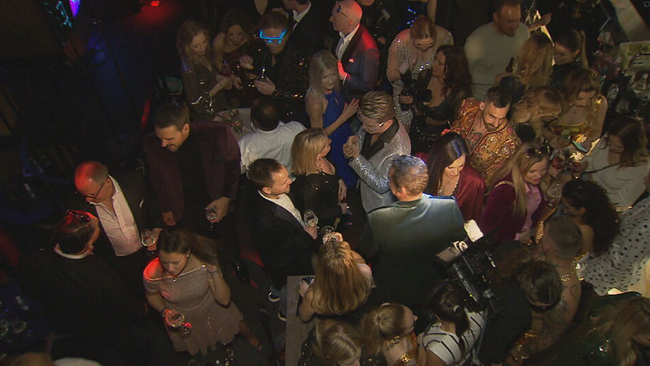 voller Dancefloor von oben