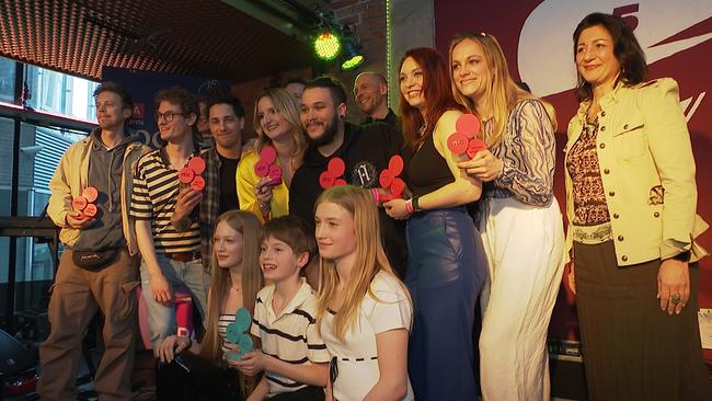 © ORF / Seitenblicke Eone Gruppe Musiker lächelt in die Kameras