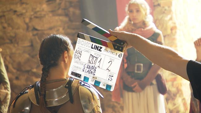 © ORF / Seitenblicke Eine Filmklappe auf einem Filmset.