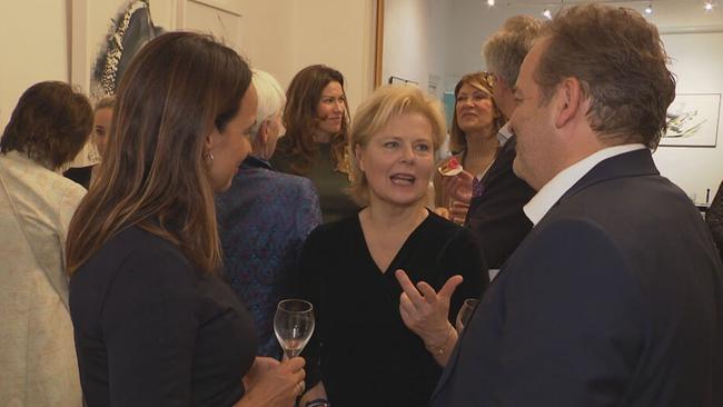© ORF / Seitenblicke Ildikó Raimondi im Gespräch mit Gästen