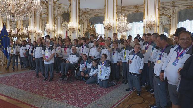 © ORF / Seitenblicke Gruppenbild der SiegerInnen der Special Olympics World Summer Games in der Hofburg