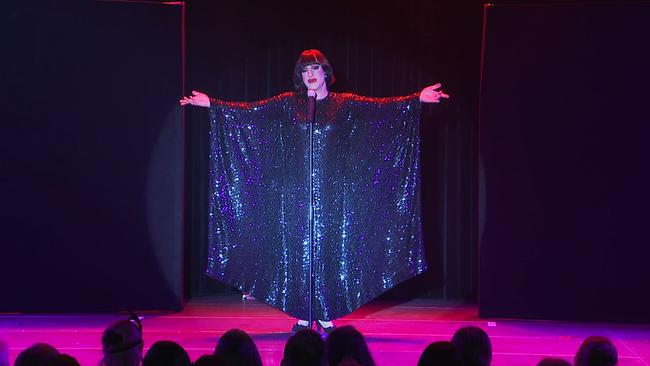 © ORF / Seitenblicke Eine Travestiekünstlerin auf der Bühne