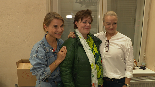 © ORF / Seitenblicke 3 Frauen stehen nebeneinander