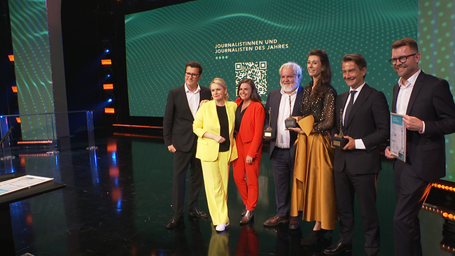 © ORF / Seitenblicke Journalistinnen und Journalisten des Jahres stehen auf der Bühne