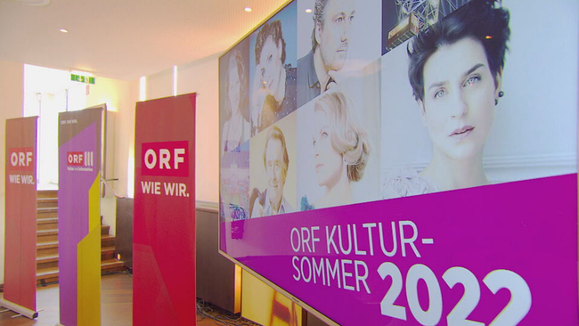 Werbebanner des ORF und ORF Kultursommers bei der Programmpräsentation 