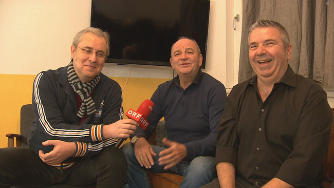 © ORF 2 / Seitenblicke Herbert Prohaska backstage zusammen mit Coverband Montibeton bei Neil Diamond Tribute Konzert