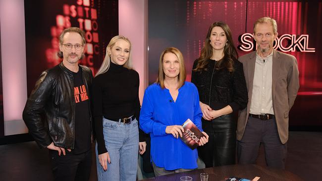 Moderatorin Barbara Stöckl mit Melissa Naschenweng, Raffaela Schaidreiter, Michael Ostrowski & Johannes Fritz