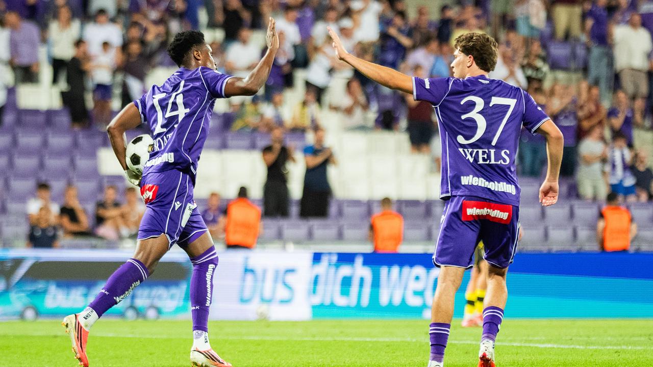 © APA/GEORG HOCHMUTH Kelvin Boateng (FK Austria Wien) jubelt mit Moritz Wels (FK Austria Wien) nach seinem Tor zum 1:2 am Donnerstag, 13. August 2026, während des Conference-League-Qualifikationsspiels der 3. Runde (Rückspiel) zwischen FK Austria Wien und Beitar Jerusalem in Wien.