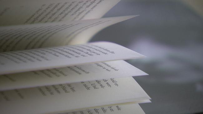 Seiten eines Buches in Schwarzweiß