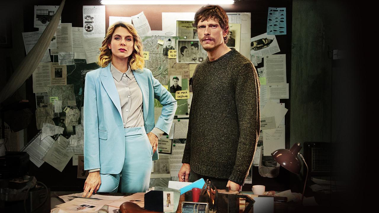 © ORF/Beta Film/Cross Productions/Rai Fiction Brennero - Schatten der Vergangenheit: Elena Radonicich (Eva Kofler), Matteo Martari (Paolo Costa)
