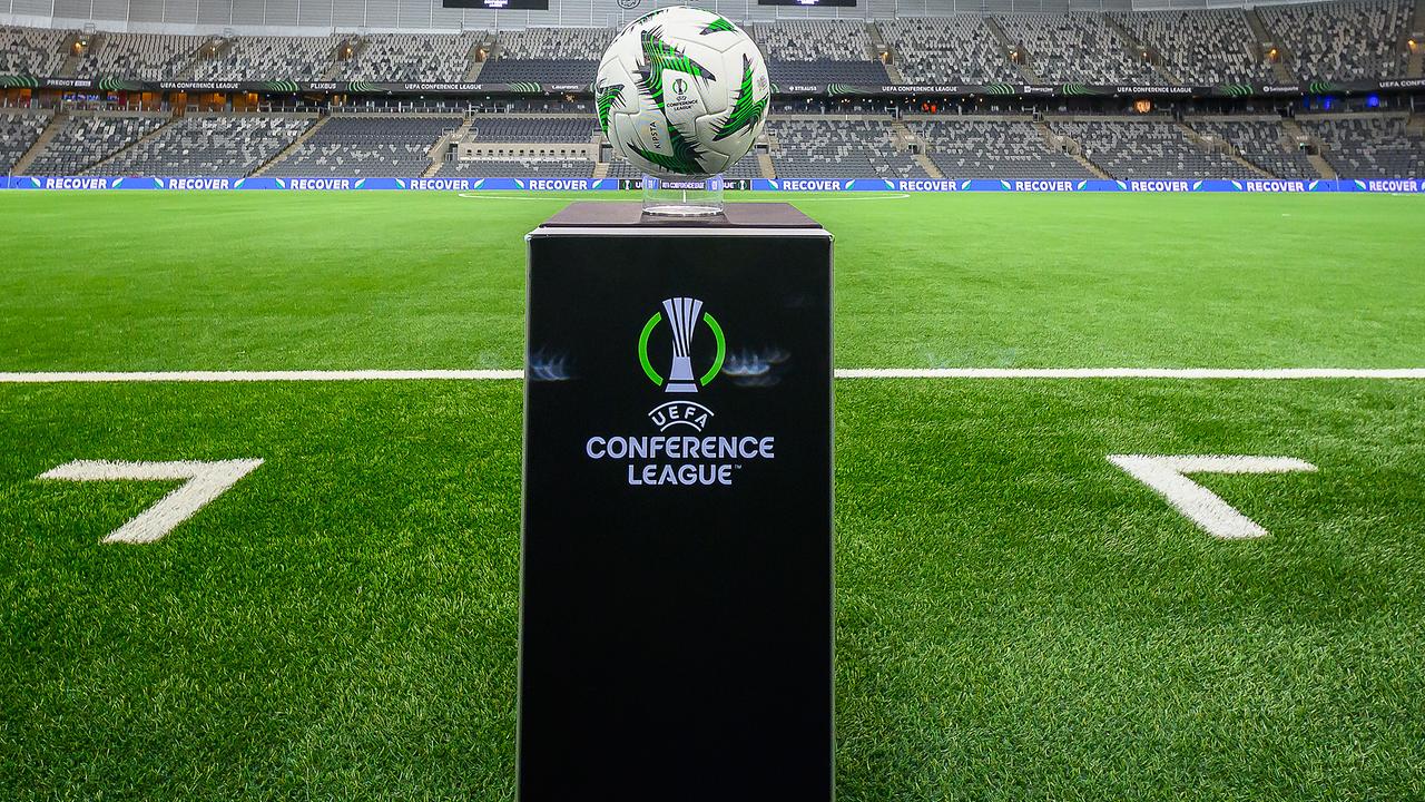Der offizielle Spielball der UEFA Conference League vor dem Conference League Viertelfinale Hinspiel, zwischen Djurgardens IF und SK Rapid, am Donnerstag, 10. April 2025, in der 3Arena in Stockholm.