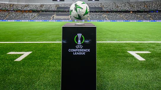 Der offizielle Spielball der UEFA Conference League vor dem Conference League Viertelfinale Hinspiel, zwischen Djurgardens IF und SK Rapid, am Donnerstag, 10. April 2025, in der 3Arena in Stockholm.