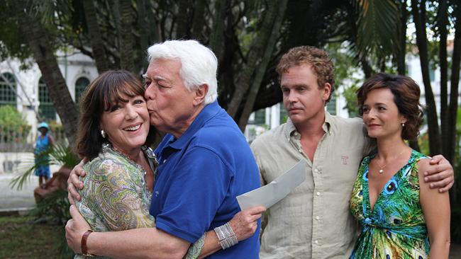 © ORF/Lisa Film "Das Traumhotel - Brasilien": Heidelinde Weis (Henriette von Lichtenhagen), Peter Weck (Leopold Wagner), Alexander Wussow (Götz Wagner), Katharina Stemberger (Silke Wagner)