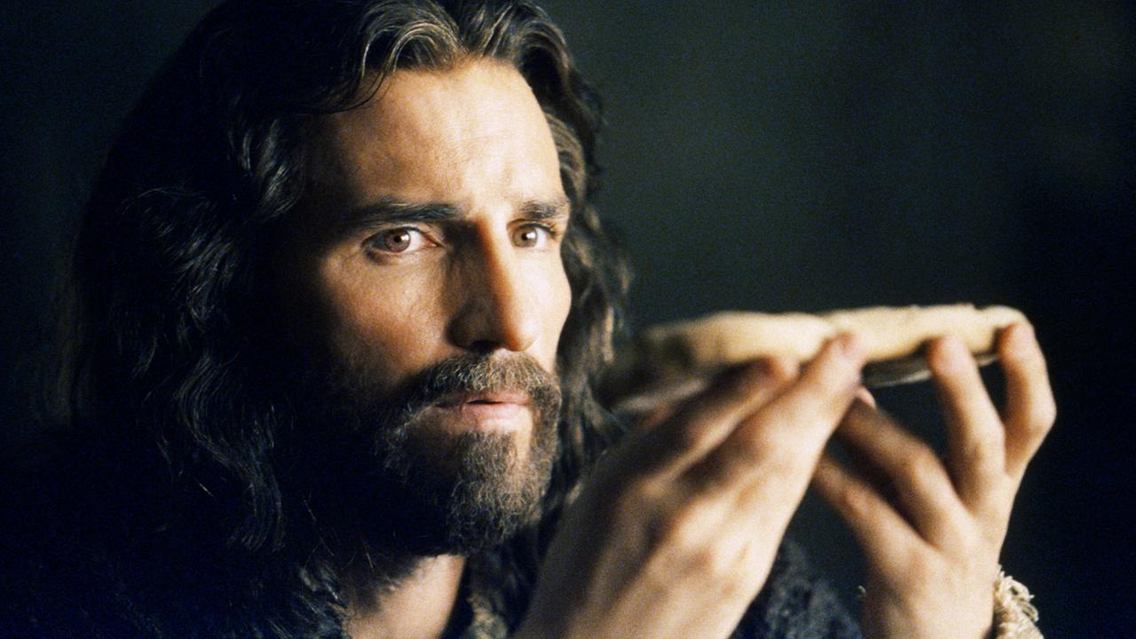 James Caviezel (Jesus).