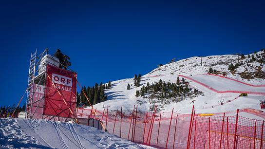 Die Alpine Ski-WM Saalbach im ORF: 70 Stunden Live-Bilder mit bis zu 56 Kameras: Mit modernster Produktions- und Übertragungstechnik sorgt der ORF für gestochen scharfe Übertragungen in HD-Qualität und bietet mit einem ausgeklügelten Kamerakonzept spektakuläre Bilder von Race-Drohnen über Helm- bis zu Superzeitlupenkameras, sodass das Publikum immer einen optimalen Blick auf das Geschehen hat.