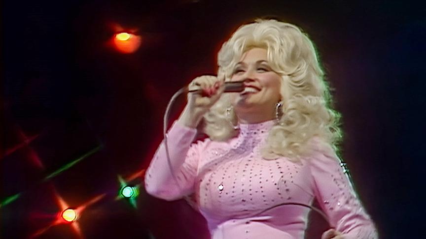 Dolly Parton singt auf der Bühne