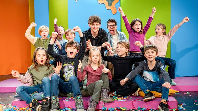 © ORF/Tambalina Entertainment/Alex Schwarz Photography Drunter & drüber mit Christoph Hirschler: Das Studiopublikum mit Fab Fox und Christoph Hirschler mittendrin