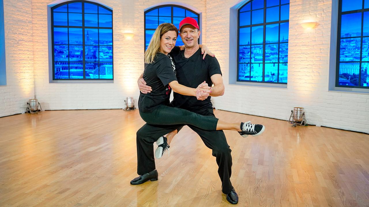 © ORF/Roman Zach-Kiesling "Dancing Stars: Die ersten Tanzschritte": Alexander Pointner bei den Proben mit Manuela Stöckl
